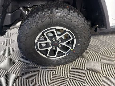 New 2026 Jeep Wrangler Unlimited Rubicon w/ Steel Bumper Group AWD/4WD image 7