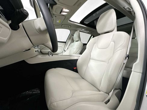 Used 2025 Volvo V60 B5 Cross Country Plus w/ Protection Package Premier image 19