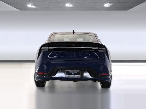 Used 2025 Toyota Prius XSE image 10