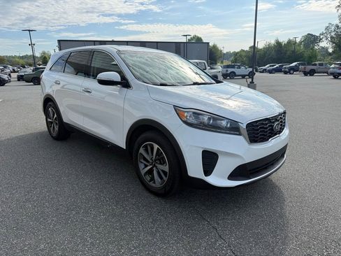 Used 2020 Kia Sorento LX image 9
