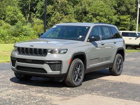 New 2027 Jeep Grand Cherokee Altitude AWD/4WD image 26