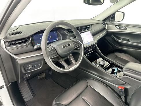 Used 2023 Jeep Grand Cherokee Limited w/ Black Appearance Package AWD/4WD image 21
