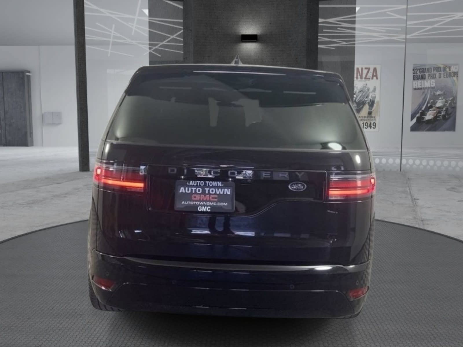 Used 2023 Land Rover Discovery S R-Dynamic AWD/4WD image 6