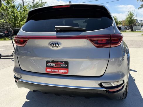 Used 2022 Kia Sportage LX image 3