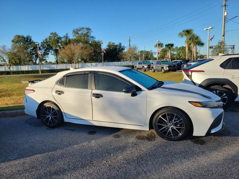 Used 2024 Toyota Camry SE image 30