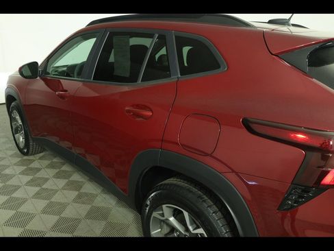 Used 2025 Chevrolet Trax LT FWD image 15