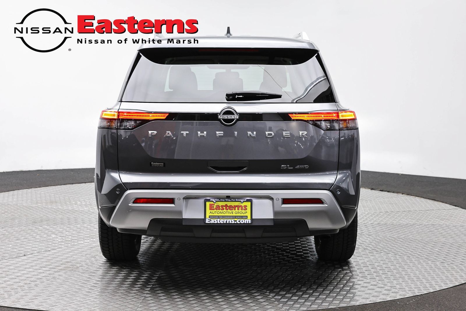 Used 2022 Nissan Pathfinder SL AWD/4WD image 6