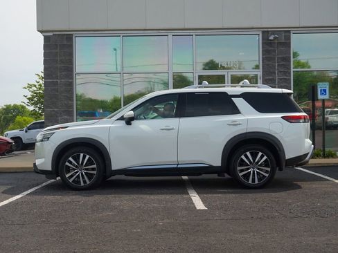 Used 2023 Nissan Pathfinder Platinum AWD/4WD image 5