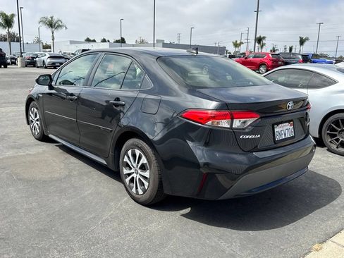 Used 2020 Toyota Corolla LE w/ Body Protection Package FWD image 3
