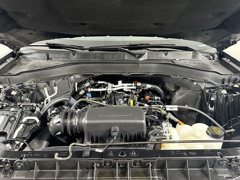 Used 2023 Ford Explorer XLT image 35