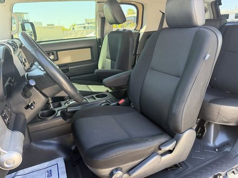 Used 2014 Toyota FJ Cruiser 4WD w/ Upgrade Package image 21