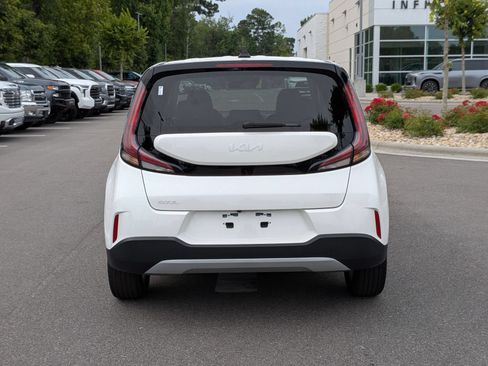 Used 2025 Kia Soul LX w/ LX Technology Package FWD image 4