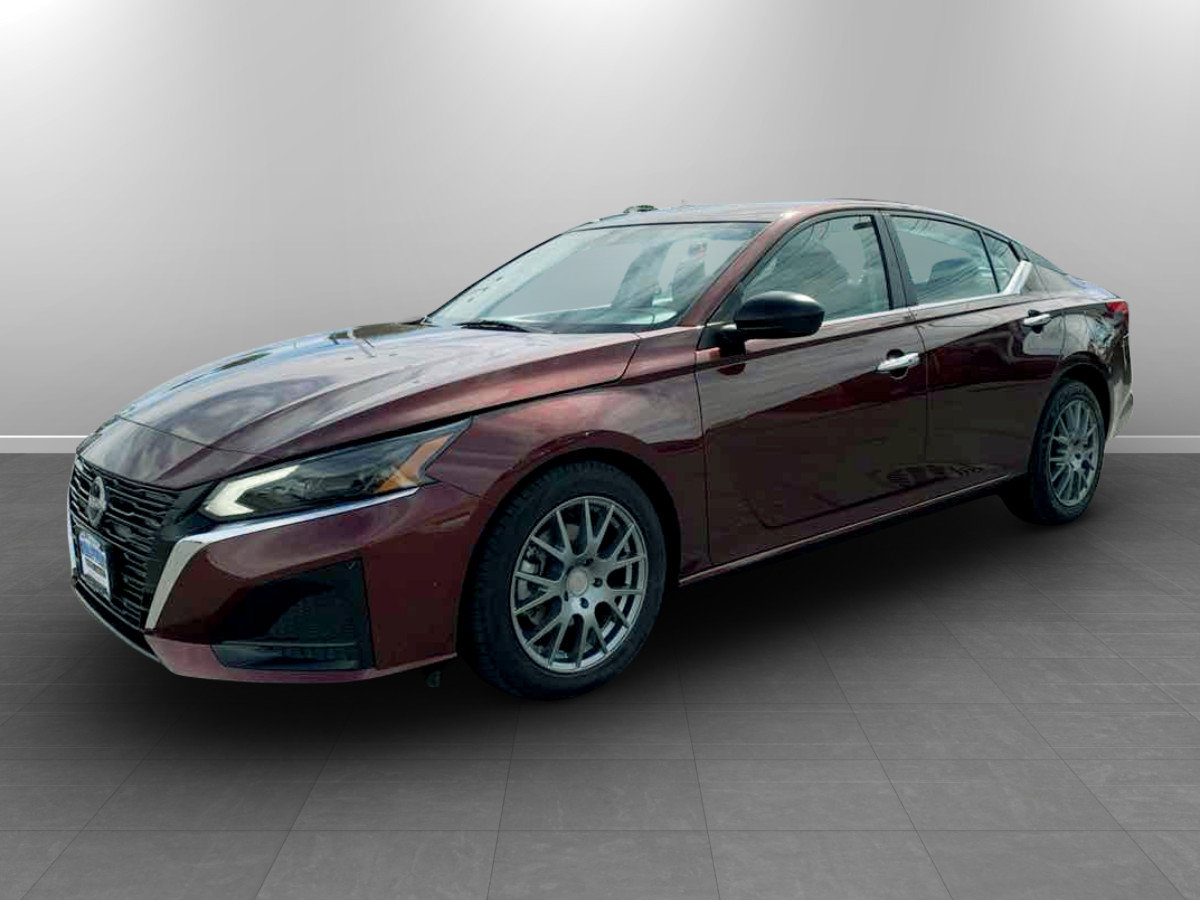 Used 2025 Nissan Altima 2.5 SV FWD image 3
