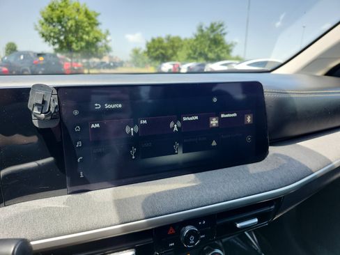 Used 2025 Nissan Kicks SV AWD/4WD image 17