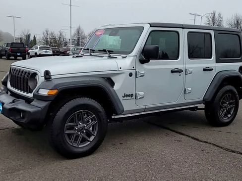 Used 2024 Jeep Wrangler Sport image 4