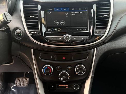 Used 2019 Chevrolet Trax LT w/ LT Convenience Package AWD/4WD image 25
