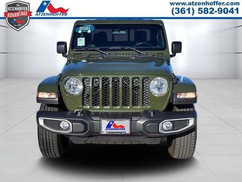 Used 2021 Jeep Gladiator Sport image 2