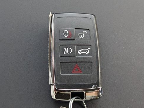 New 2026 Land Rover Defender 110 X-Dynamic SE image 32