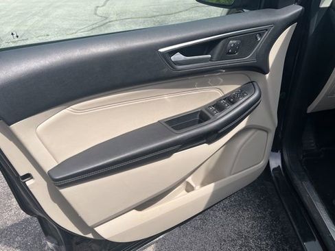 Used 2022 Ford Edge Titanium AWD/4WD image 6