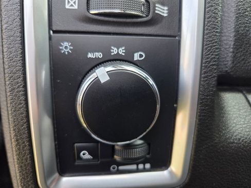 Used 2023 RAM 1500 Classic SLT AWD/4WD image 28