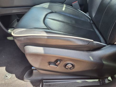 Used 2025 Chrysler Pacifica Limited FWD image 15