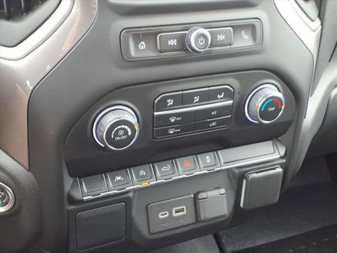 Used 2022 Chevrolet Silverado 1500 Custom image 16