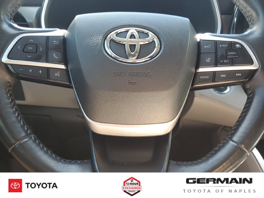 Used 2022 Toyota Highlander XLE AWD/4WD image 26