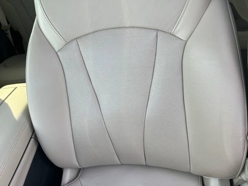 Used 2019 Buick Envision Essence FWD image 30