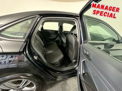 Used 2024 Volkswagen Jetta SE FWD image 25