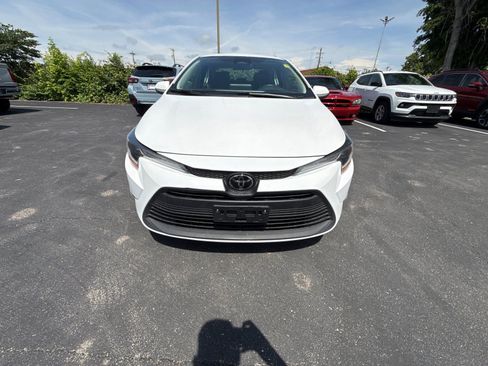 Used 2025 Toyota Corolla LE FWD image 4