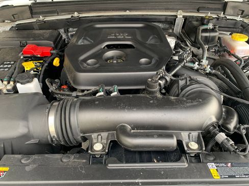 Used 2025 Jeep Wrangler Sahara image 31