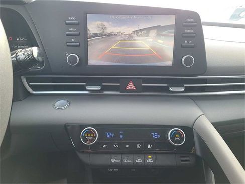 Used 2023 Hyundai Elantra SEL image 27