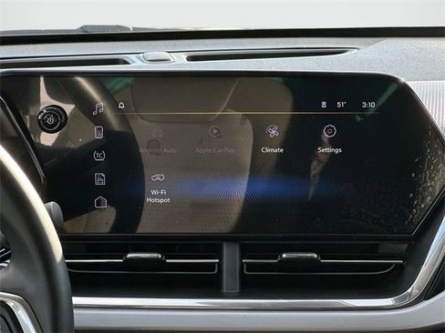 Used 2024 Chevrolet Trax LT w/ LT Convenience Package image 3