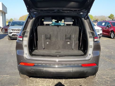 Used 2024 Jeep Grand Cherokee L Laredo image 8