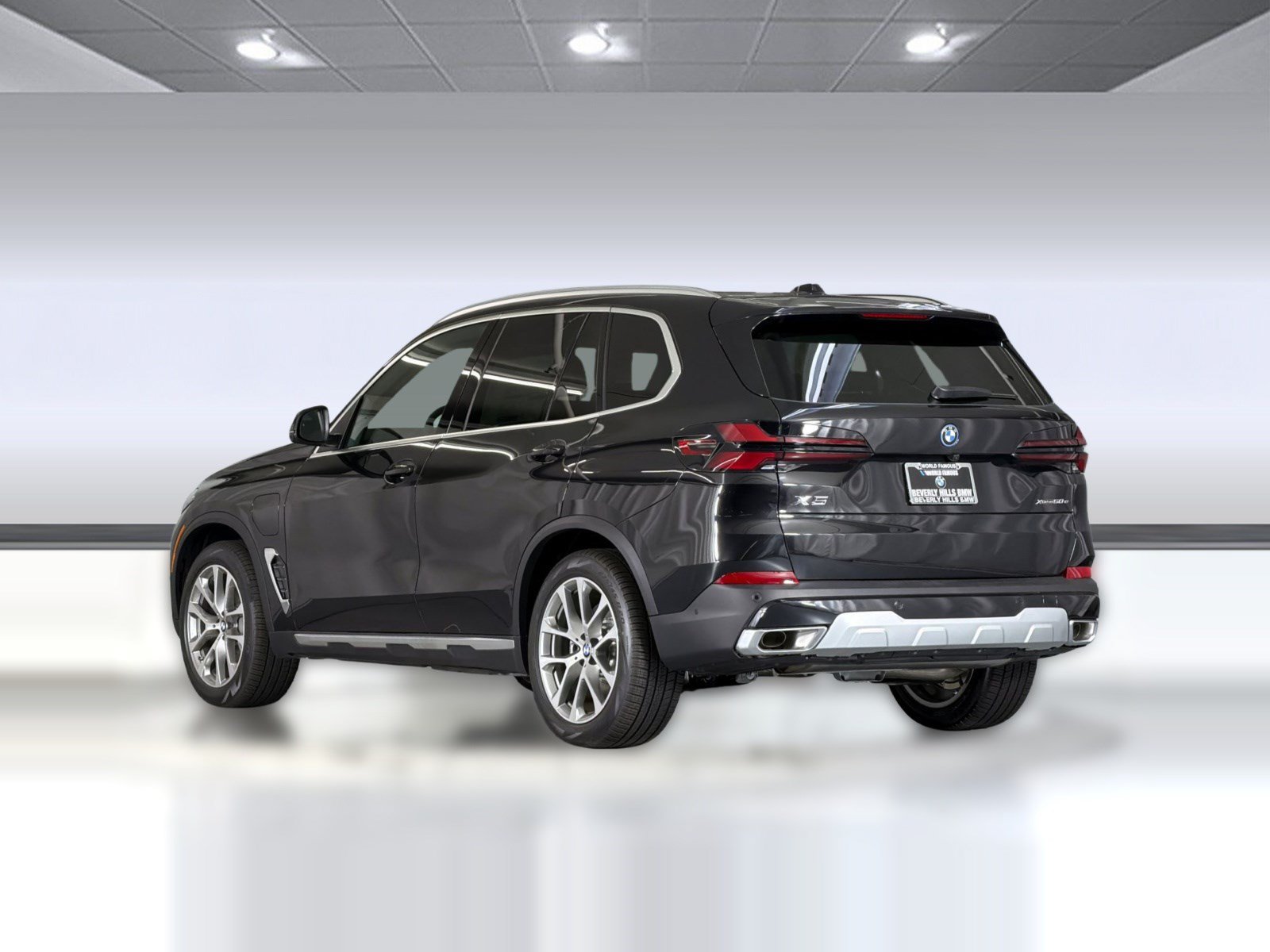 Used 2026 BMW X5 xDrive50e w/ Climate Comfort Package AWD/4WD image 3