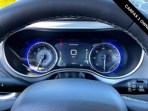 Used 2025 Chrysler Pacifica Limited FWD image 15