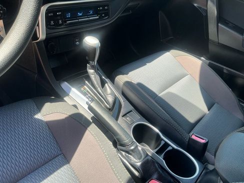Used 2018 Toyota Corolla LE FWD image 12