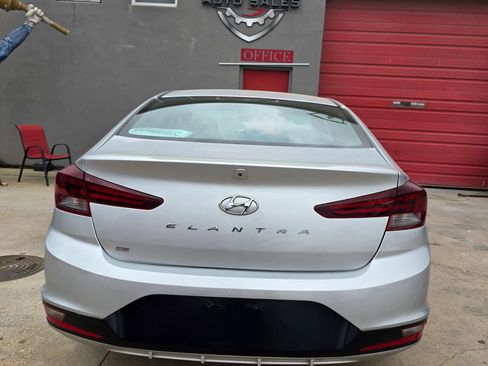 Used 2020 Hyundai Elantra SE w/ Cargo Package (C1) FWD image 14
