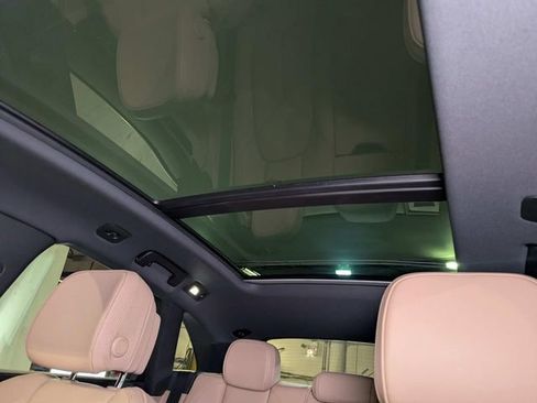 Certified 2025 Porsche Macan image 19