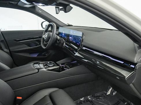 Used 2026 BMW 530i RWD image 16