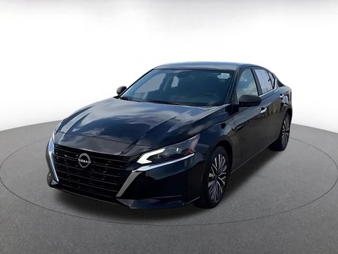 Used 2025 Nissan Altima 2.5 SV FWD image 7