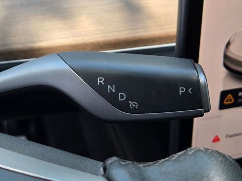 Used 2023 Tesla Model Y Performance AWD/4WD image 17
