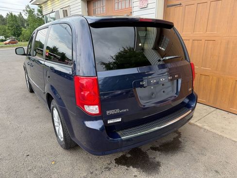 Used 2016 Dodge Grand Caravan SXT w/ Rear Park Assist Package FWD image 5