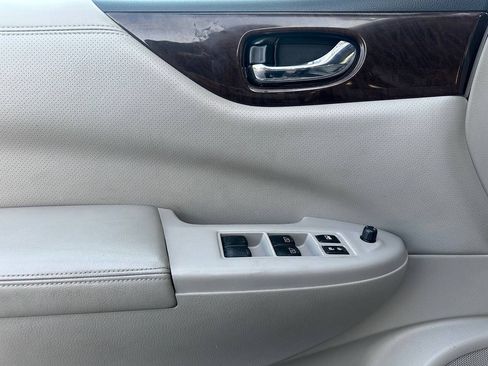 Used 2016 Nissan Quest SV FWD image 16