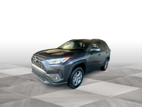 Used 2025 Toyota RAV4 XLE FWD image 4