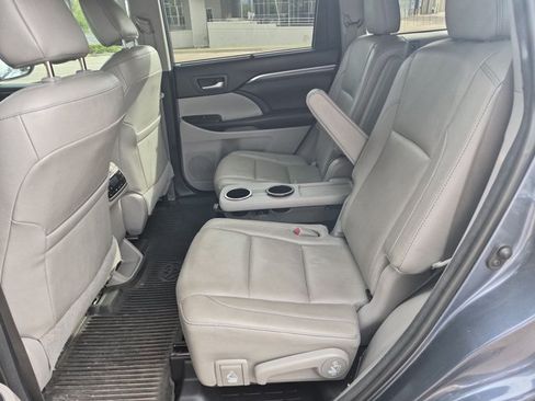 Used 2018 Toyota Highlander Limited Platinum AWD/4WD image 19