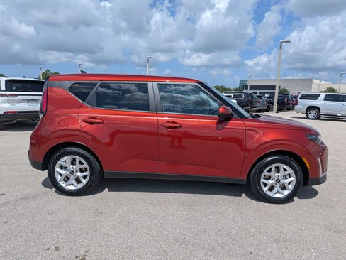 Certified 2024 Kia Soul LX w/ Option Group 015 FWD image 4
