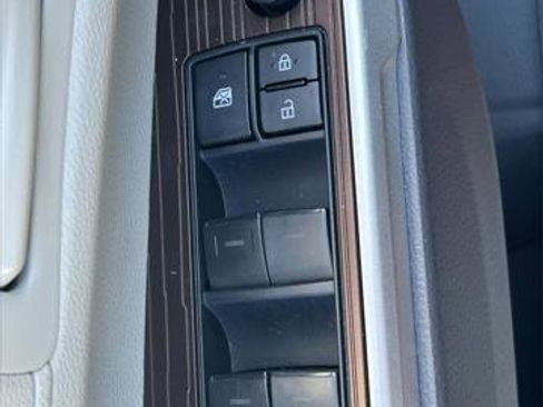 Certified 2023 Toyota Sienna LE image 24