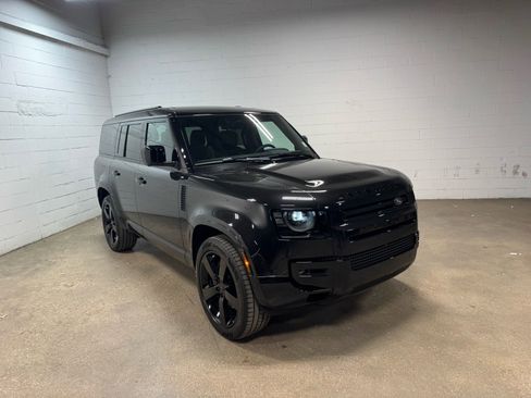 New 2026 Land Rover Defender 130 X-Dynamic SE AWD/4WD image 4