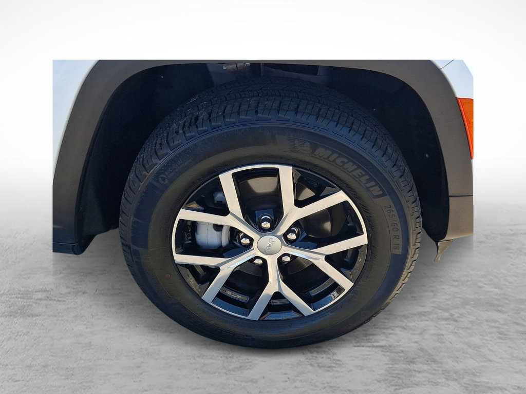 Used 2025 Jeep Grand Cherokee Limited AWD/4WD image 9